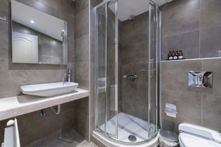 parnassos-delphi-hotel-bathroom