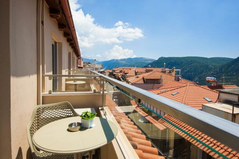 parnassos-delphi-hotel-balcony