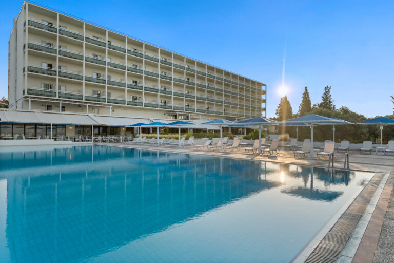 palmariva-beach-hotel-eretria-pool