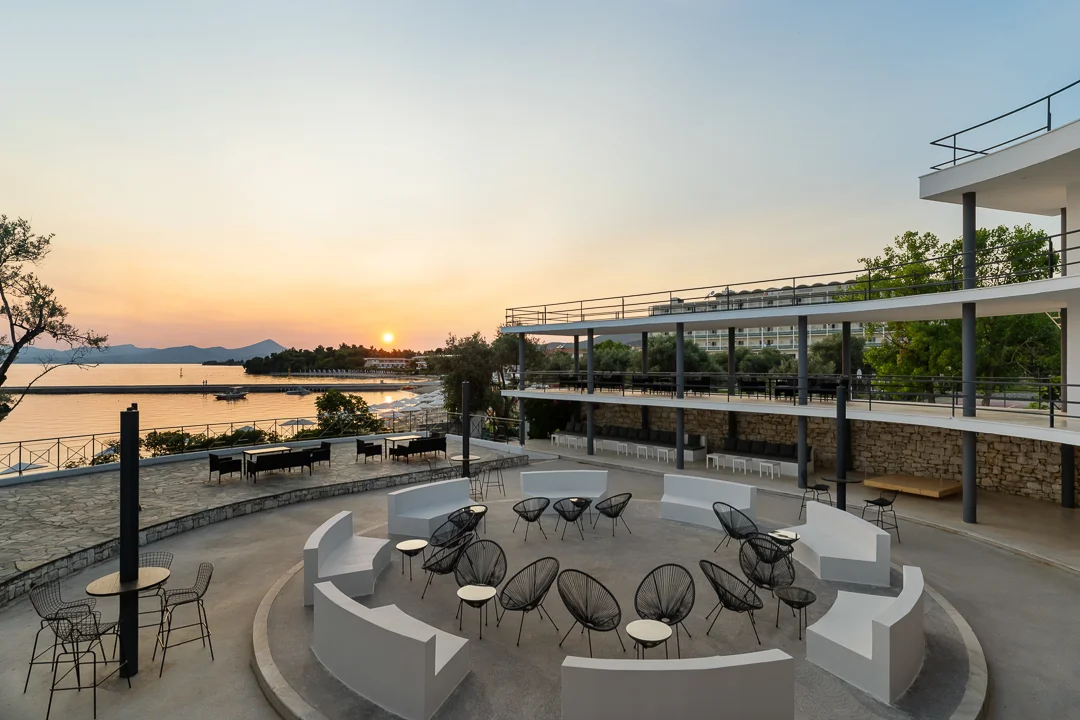 palmariva-beach-hotel-eretria-exterior-lounge
