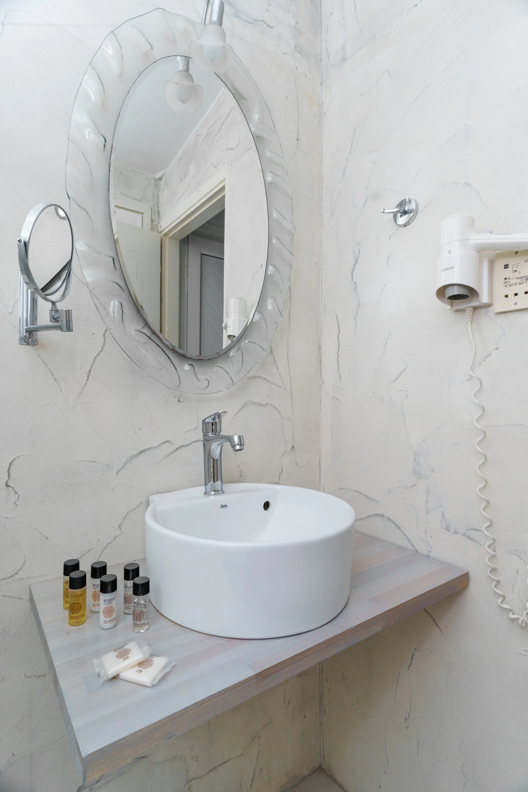 palmariva-beach-hotel-eretria-renovated-bathroom-1