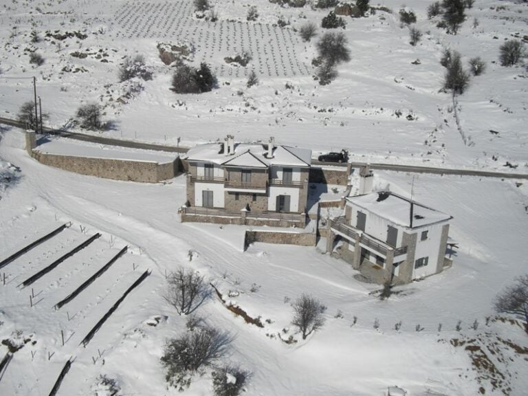 diochri-guesthouse-trikala-korinthias-snow