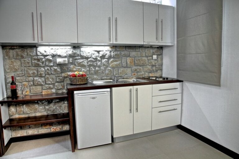 diochri-guesthouse-trikala-korinthias-kitchen