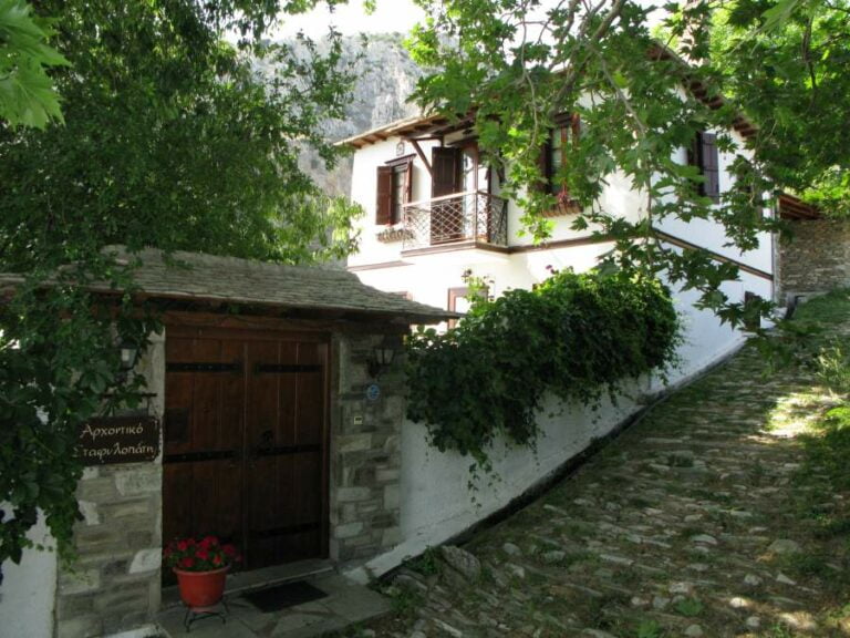 archontiko-stafylopati-pilio-entrance