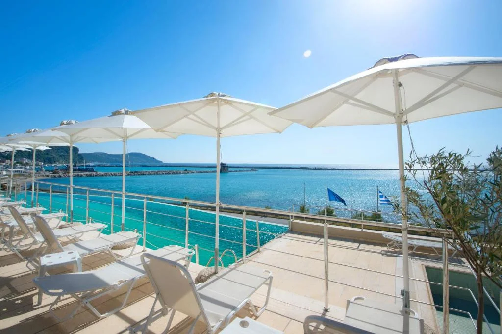kymi-palace-hotel-sunbeds-by-the-pool