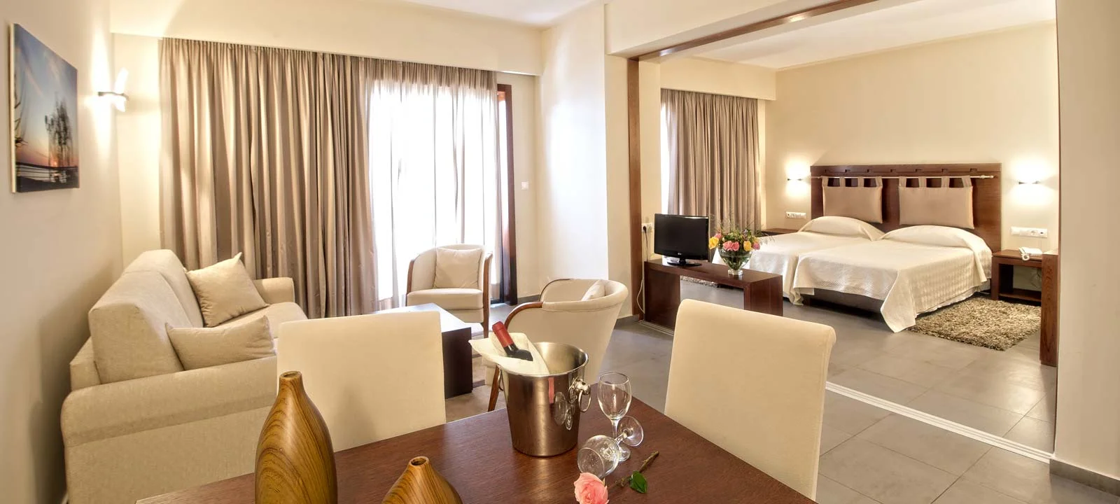 kymi-palace-hotel-room