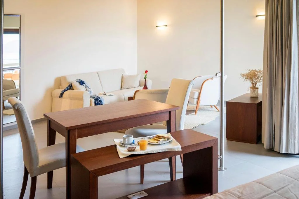 kymi-palace-hotel-room