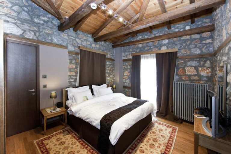 miramonte-chalet-hotel-spa-kaimaktsalan-chalet-room