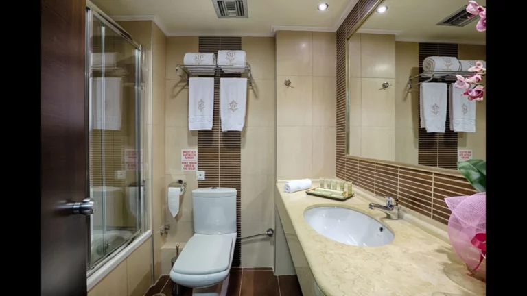mouzaki-palace-hotel-and-spa-bathroom