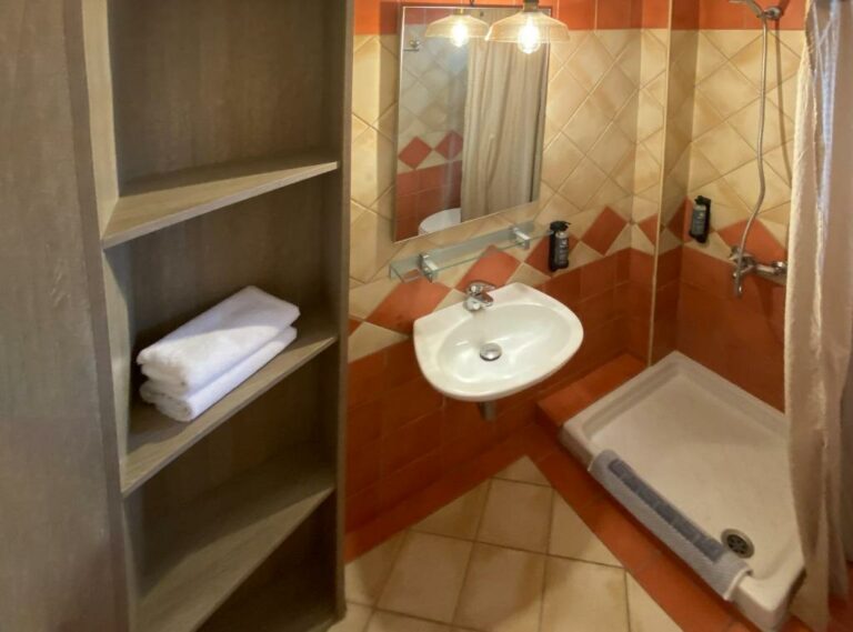 nantin-hotel-ioannina-bathroom