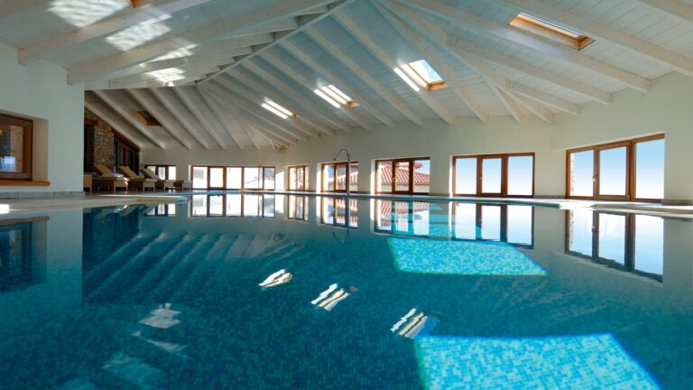 santa-marina-hotel-arachova-indoor-pool