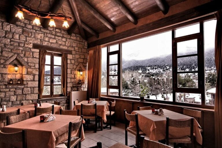 vitina-house-forest-resort-restaurant