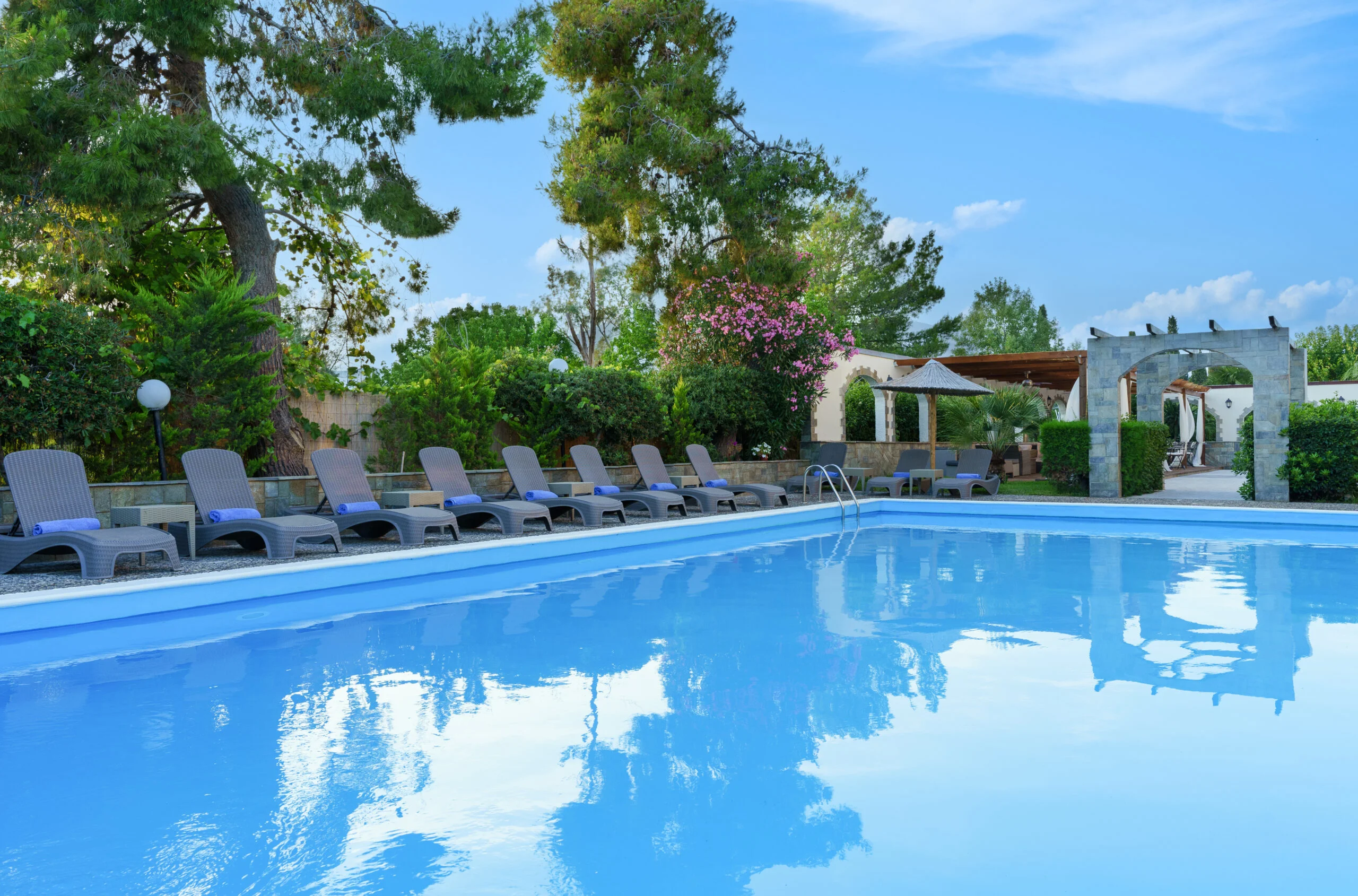 stefania-beach-resort-evia-amarynthos-pool