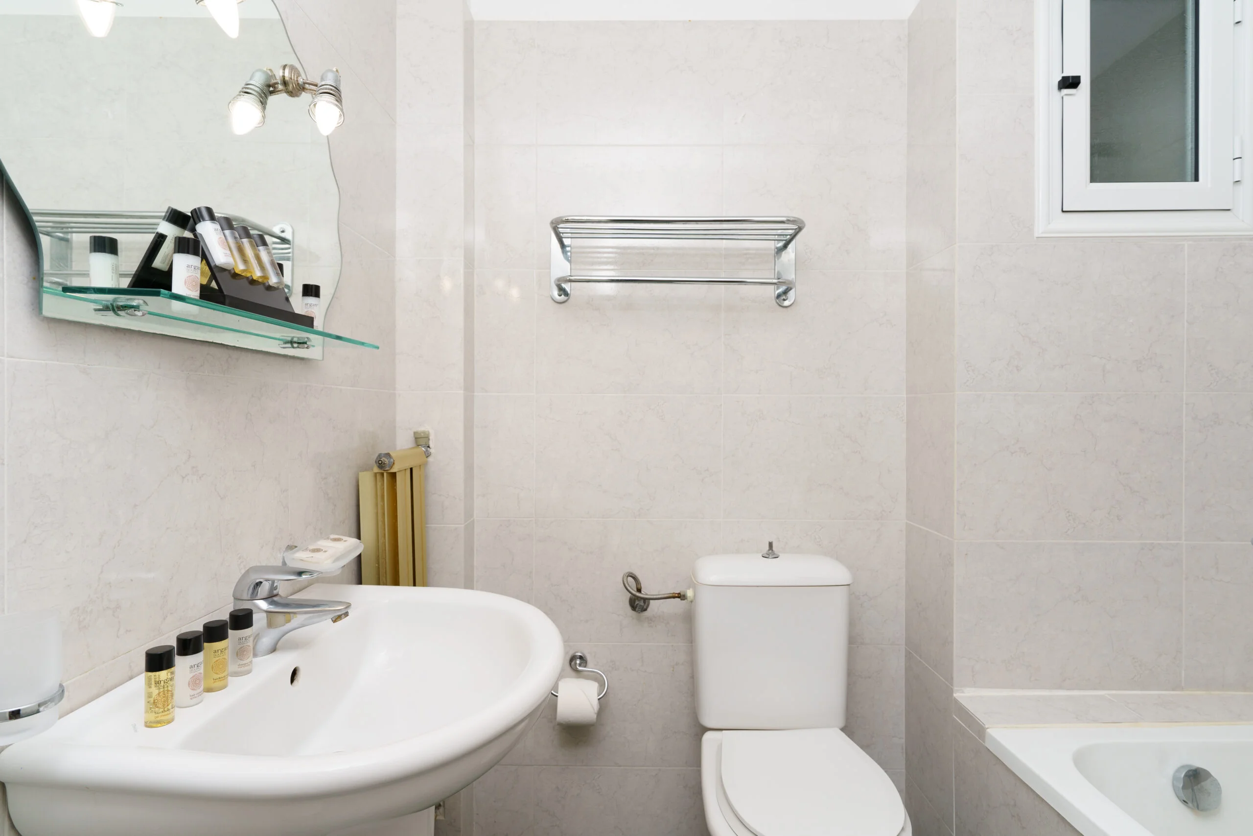 stefania-beach-resort-evia-amarynthos-bathroom