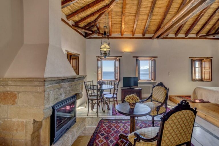 malvasia-traditional-hotel-monemvasia-room-with-fireplace