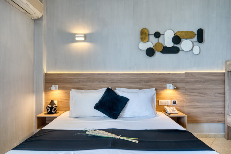 B&W-boho-resort-hotel-bed-decoration