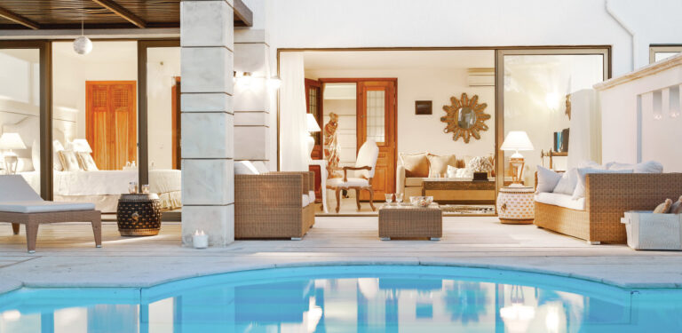 grecotel-creta-palace-deluxe-one-bedroom-bungalow-suite-private-pool-lounge-outdoors