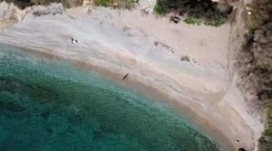 Παραλία Ερωτοσπηλιά, Πόρτο Ράφτη 