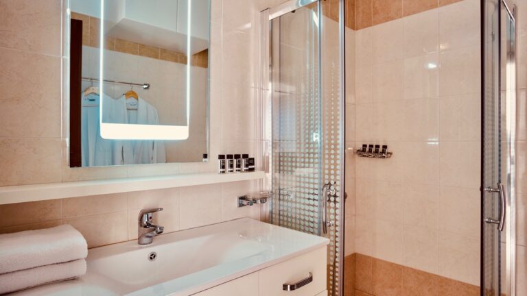 skiathos-luxury-living-bathroom