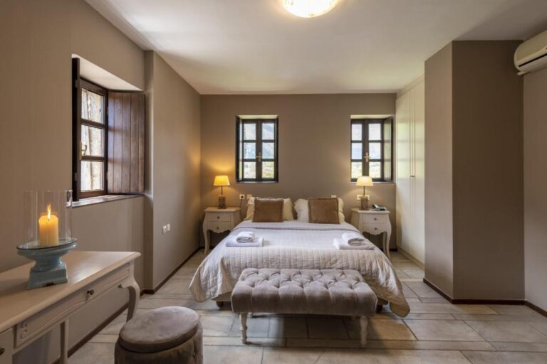semantron-traditional-village-hotel-aigio-deluxe-room