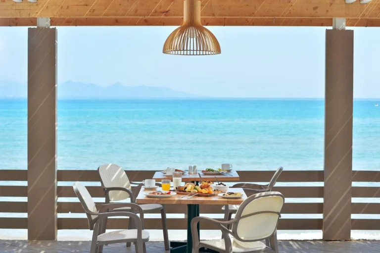 alykanas-beach-grand-hotel-zante-breakfast-by-the-beach