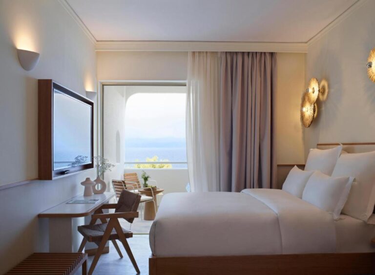 brown-beach-chalkida-hotel-superior-sea-view-room
