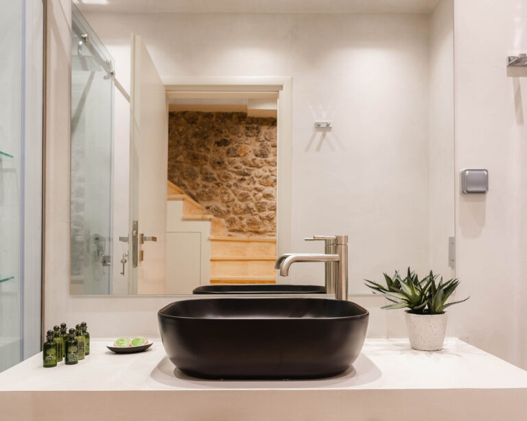 aldia-suites-arachova-maisonette-bathroom