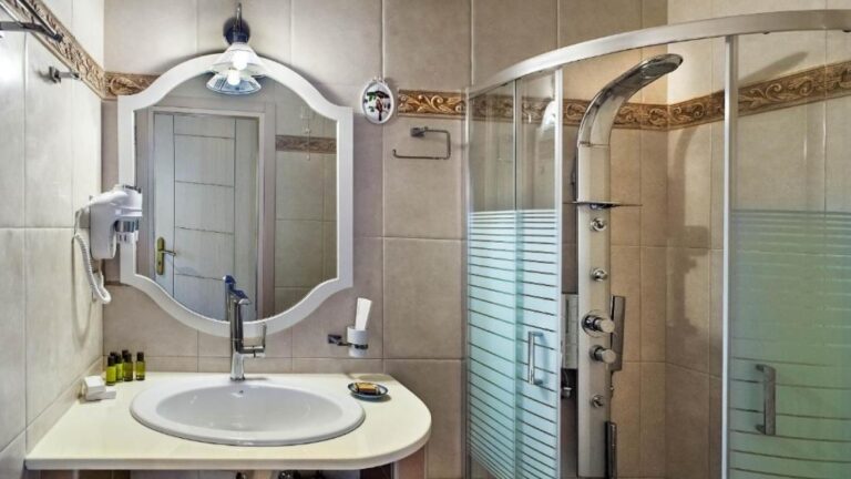 gioraldi-art-hotel-zagorochoria-ioannina-bathroom