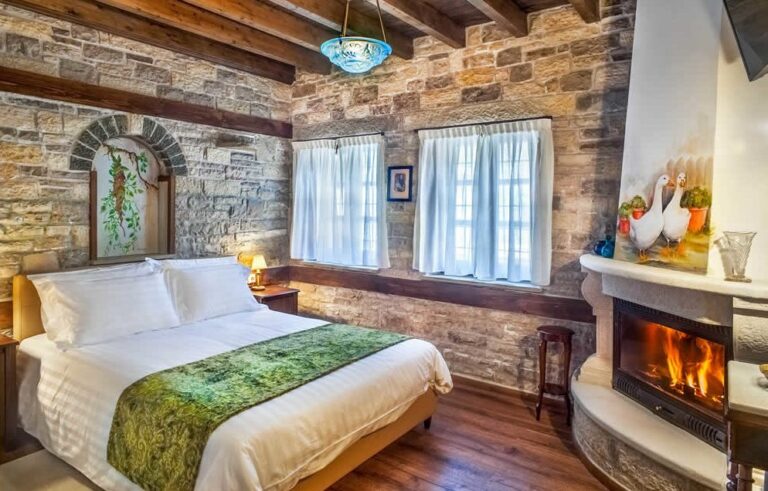 gioraldi-art-hotel-zagorochoria-ioannina-deluxe-double-room-with-fireplace