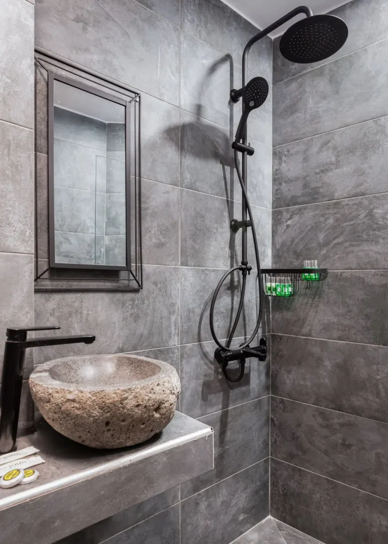 gm-luxury-suites-kalavryta-leonidas-bathroom