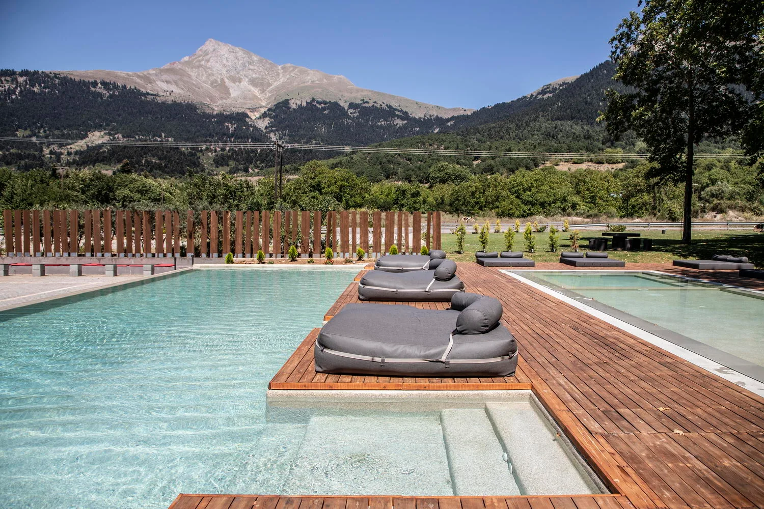 oniropetra-boutique-hotel-karpenisi-exterior-pool