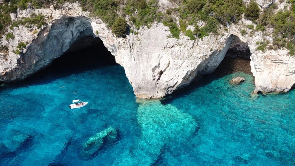 Γαλάζιες Σπηλίες Παραλία Παξός
