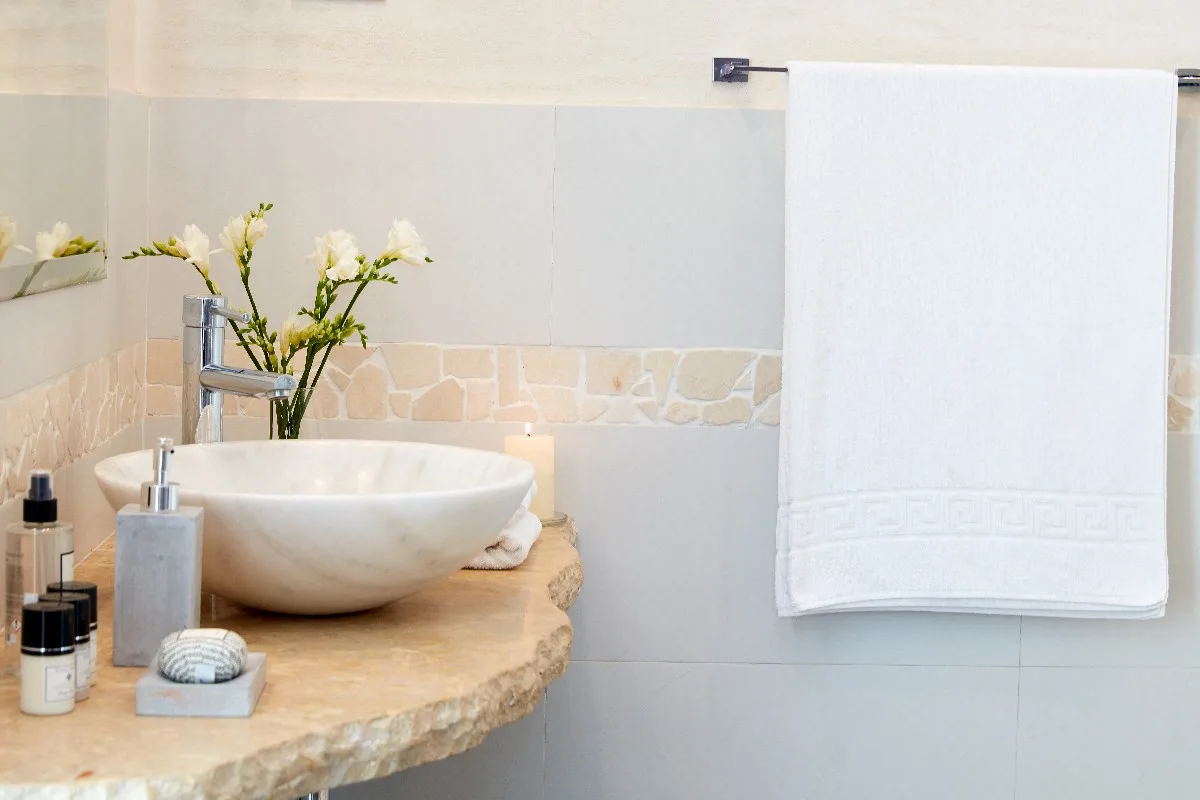 hydra-beach-resort-ermioni-bathroom