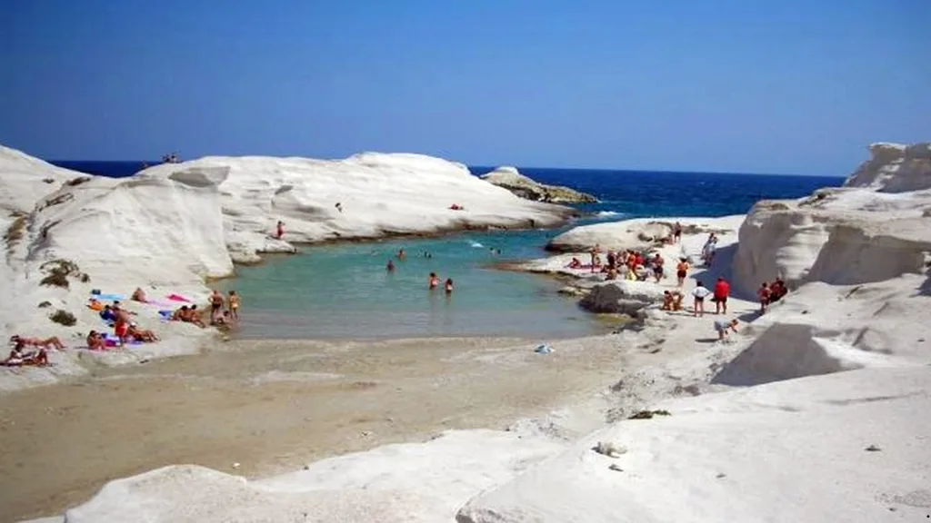 Σαρακήνικο Παραλία Μήλος