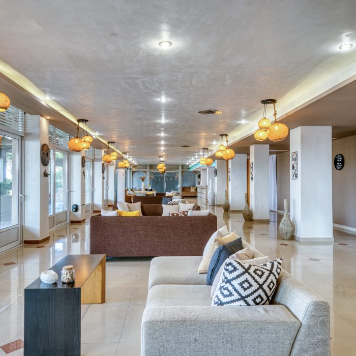 B&W-boho-resort-hotel-lobby