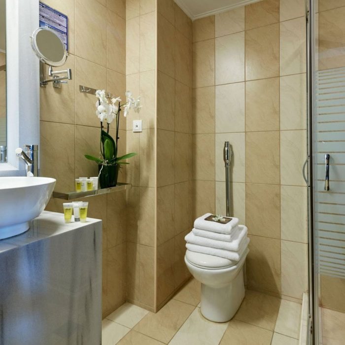 aar-hotel-and-spa-ioannina-bathroom