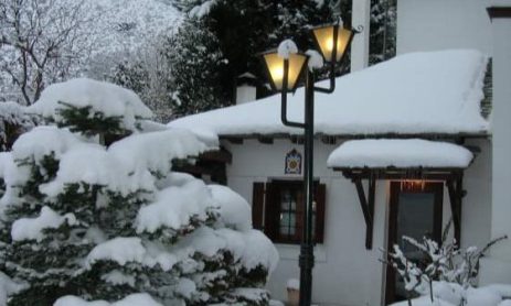 archontiko-stafylopati-pilio-exterior-snow
