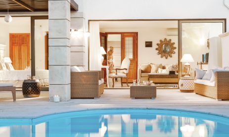 grecotel-creta-palace-deluxe-one-bedroom-bungalow-suite-private-pool-lounge-outdoors