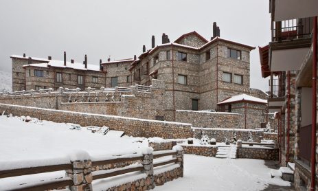 miramonte-chalet-hotel-spa-kaimaktsalan-exterior-snow