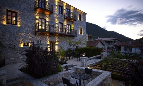 villa-vager-boutique-hotel-arkadia-exterior-by-night